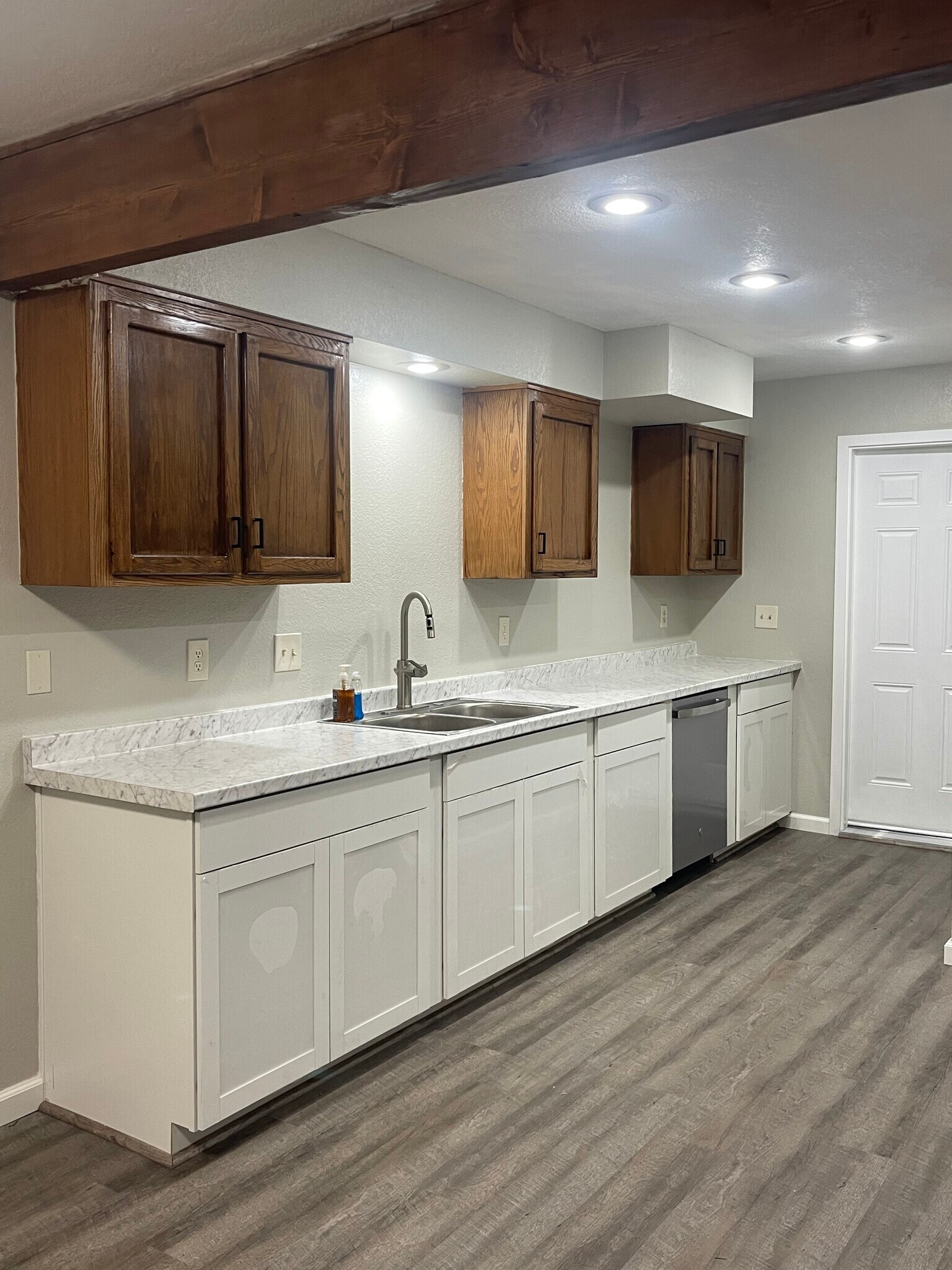 Building Photo - 14210 Beverly Park Rd