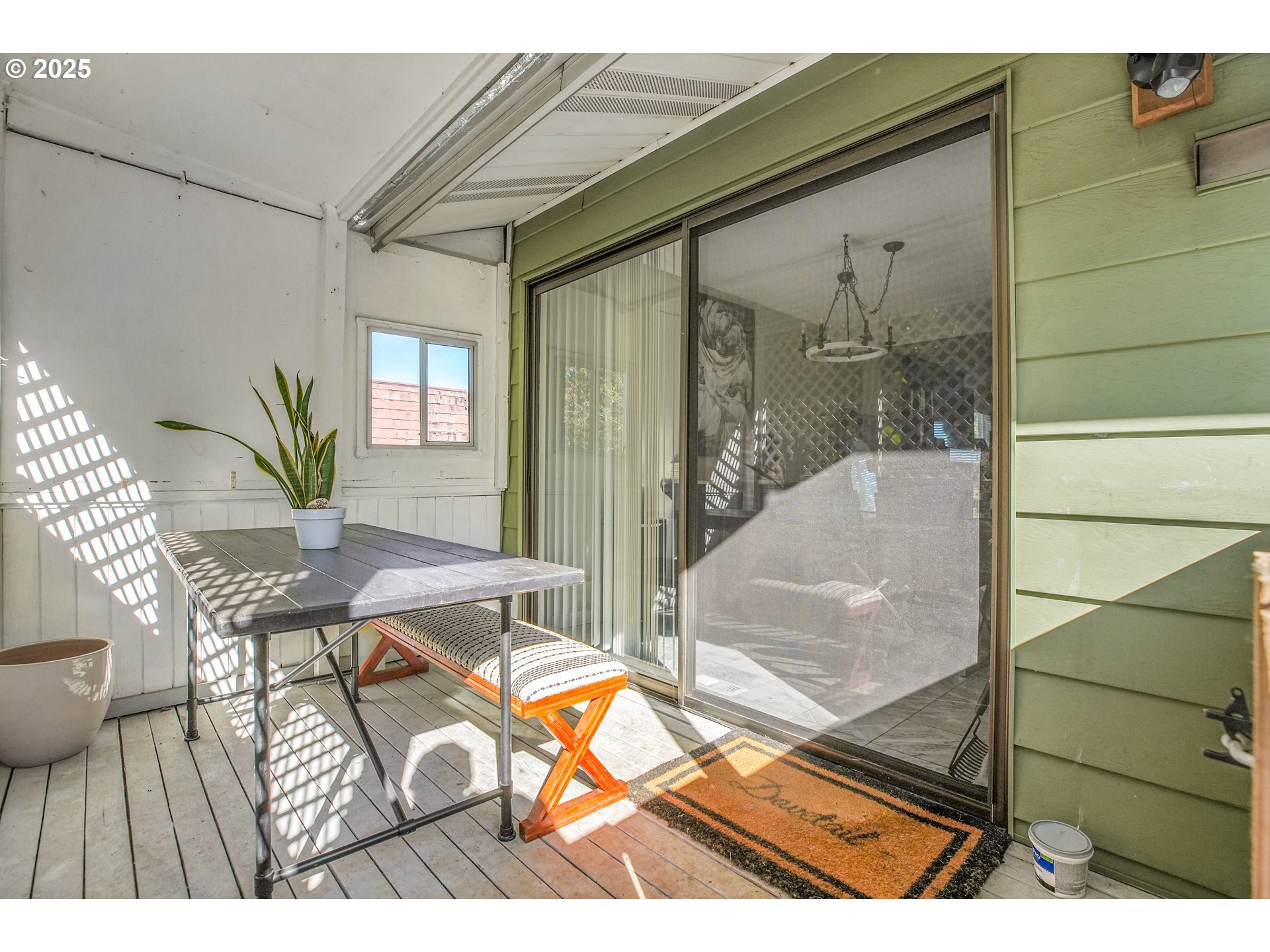 patio/slider-upper level - 8325 SW Terwilliger Blvd