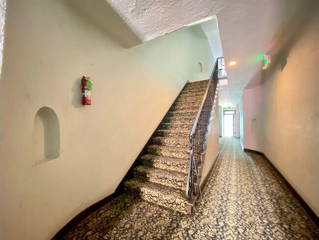 Building Photo - 351 N Ogden Dr