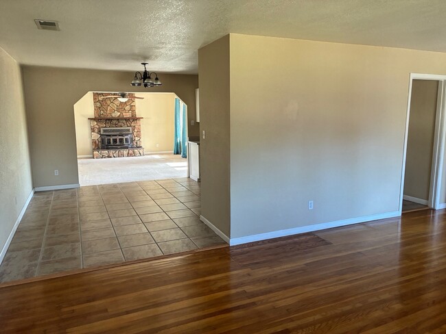 Building Photo - 3236 Rosemont Dr