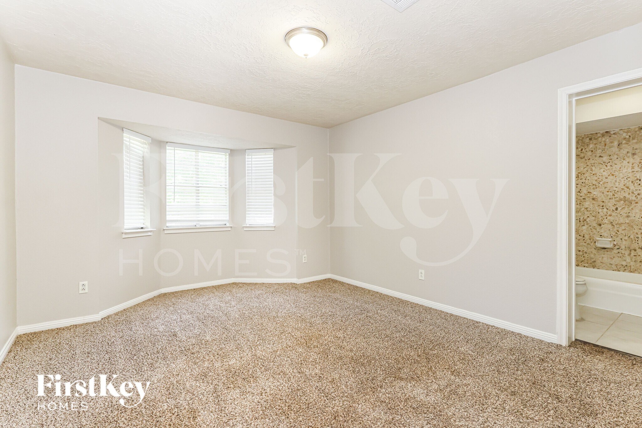 Building Photo - 24106 Creekview Dr