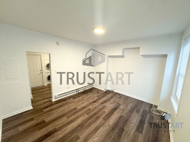 Building Photo - 2325 N 16th St