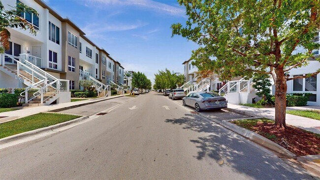 Building Photo - 10255 NW 63rd Terrace