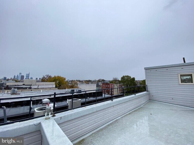 Building Photo - 1950 N Gratz St