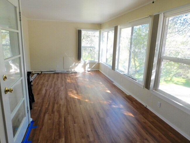 Building Photo - 701902 - Racetrack Duplex