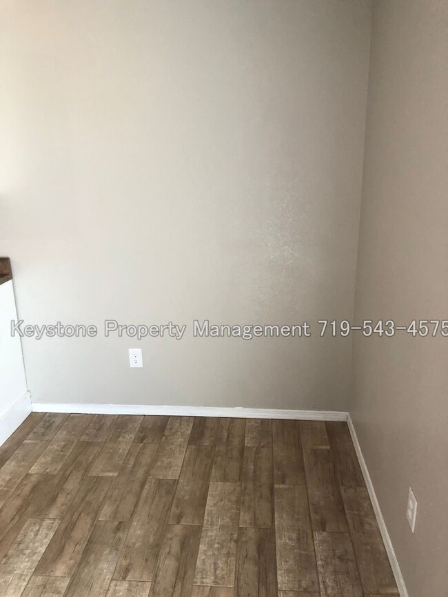 Building Photo - 486 W Bellflower Dr