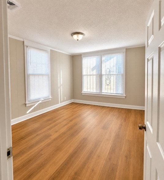 Building Photo - 1075 Kney St
