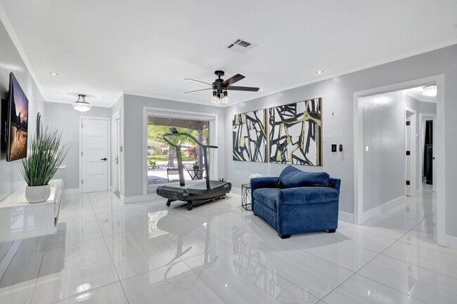 Building Photo - 2260 NE 62nd St