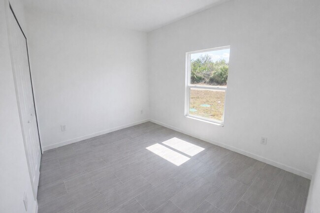 Building Photo - 1141 Columbo Ave S