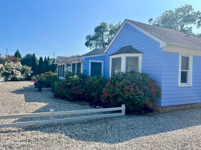 Building Photo - 509 Riverwood Park