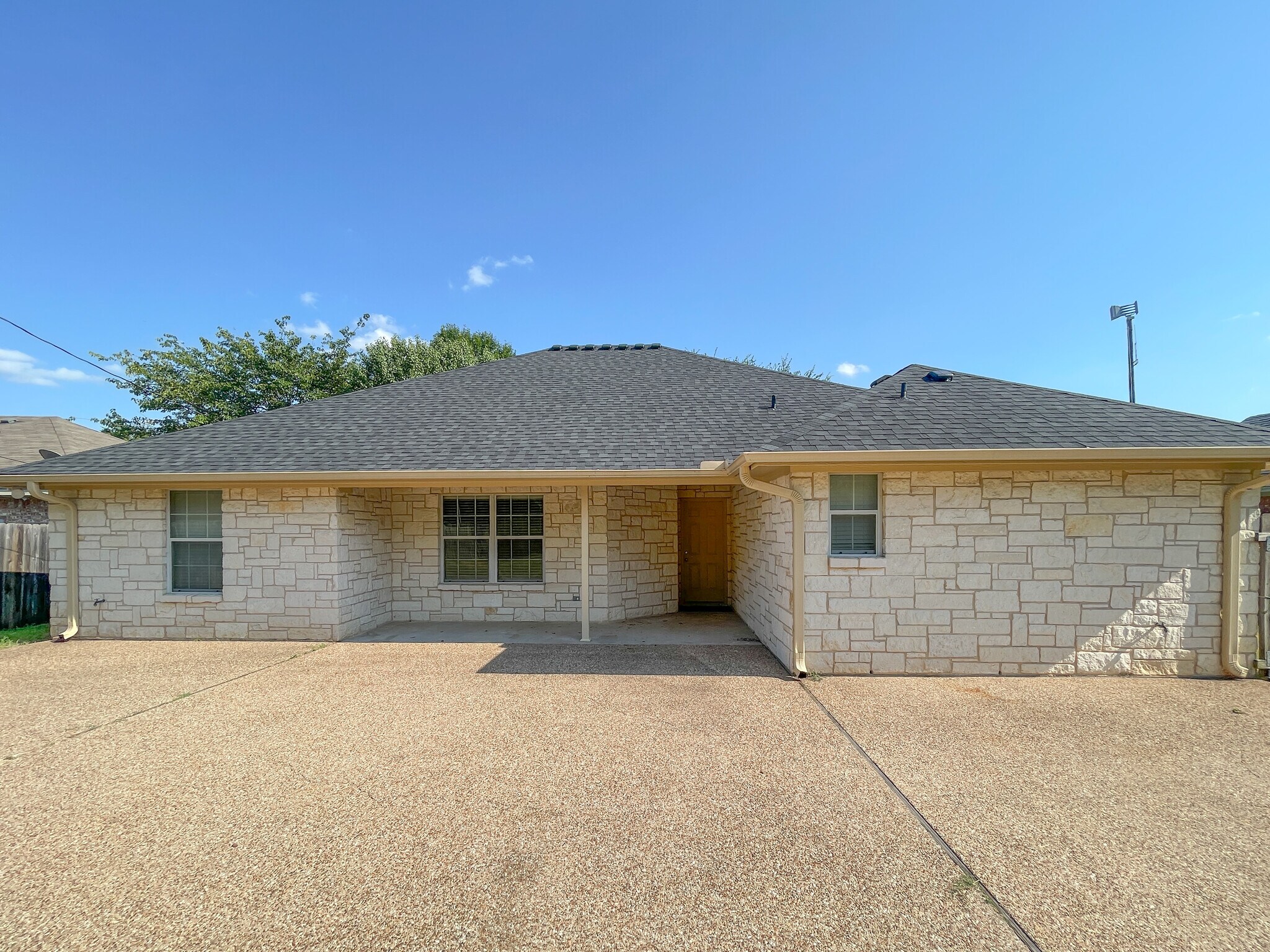 Building Photo - 109 Red Oak Rd