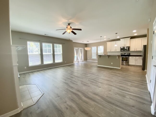 Building Photo - Four-Bedroom Home for Rent in Palmetto Poi...