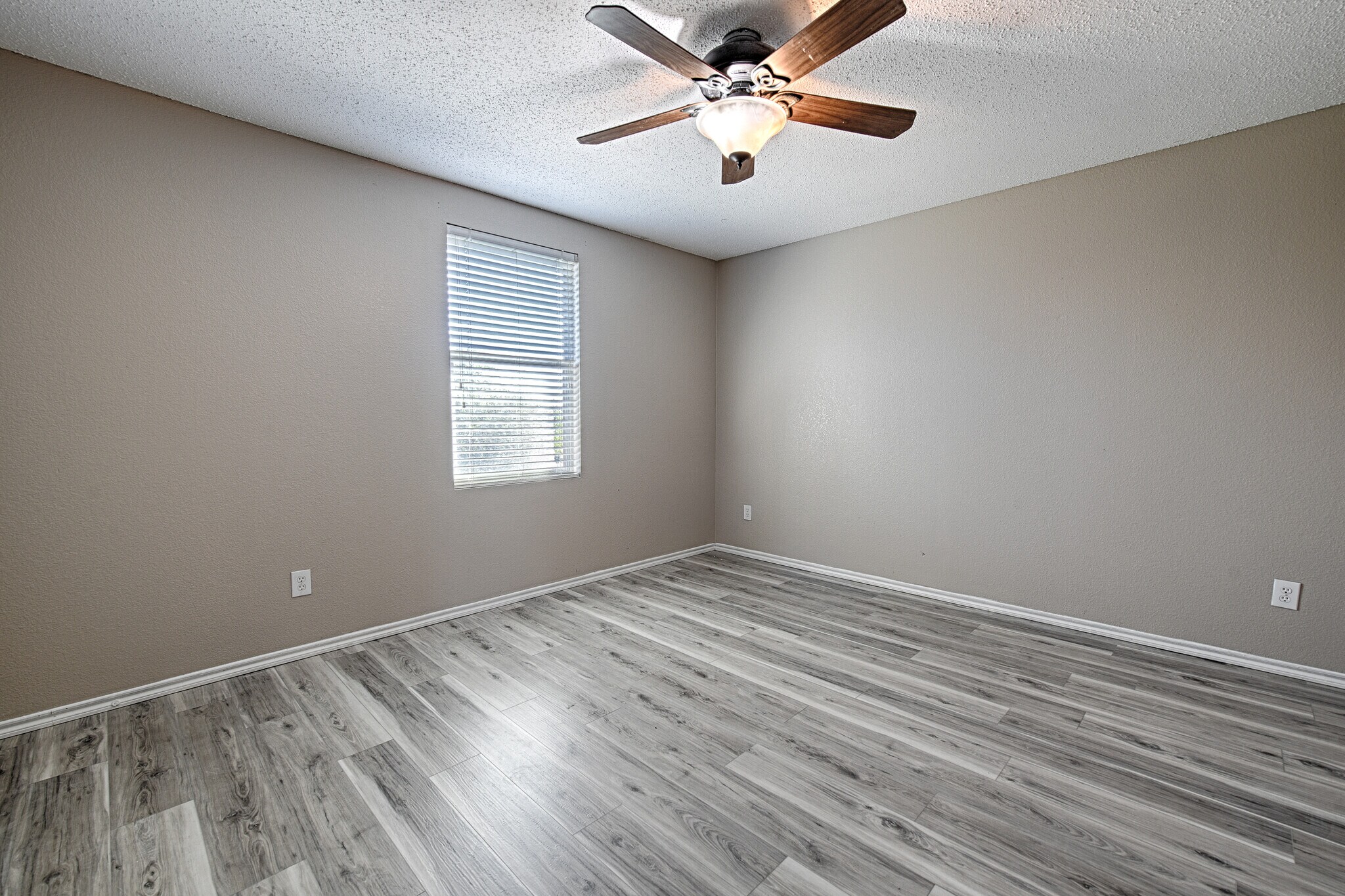 Building Photo - 5909 Thoroughbred Trl