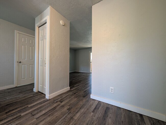 Building Photo - 1044 Q St