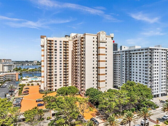 Building Photo - 1865 S Ocean Dr
