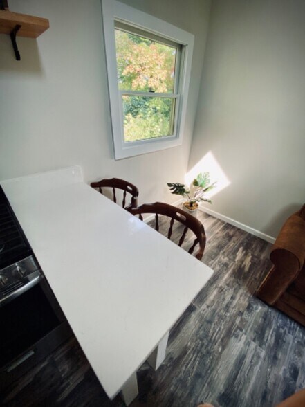 Building Photo - 40 Fillow St