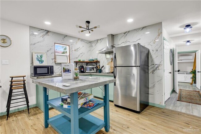 Building Photo - 19 Bell E Ave