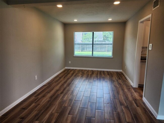 Building Photo - 10146 Horseshoe Bend Dr