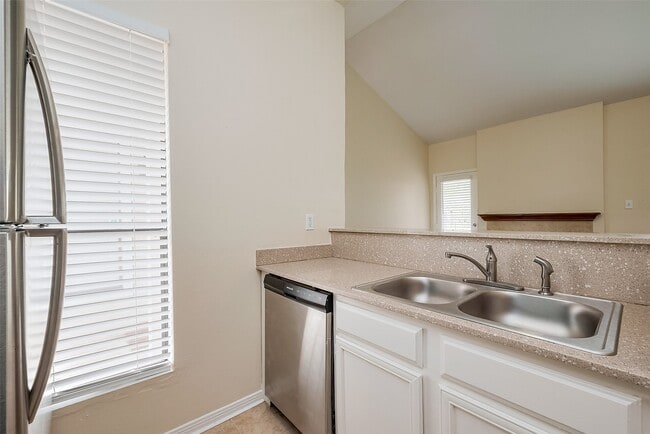Building Photo - 3500 Tangle Brush Dr