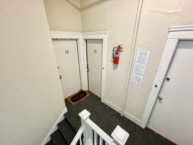 Building Photo - Adorable studio in the Heart of Hayes Vall...