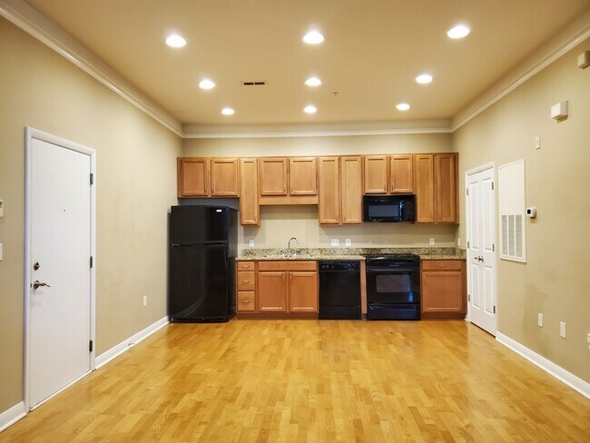 Building Photo - South End condo 1 Bedroom/1 Bath close to everything!