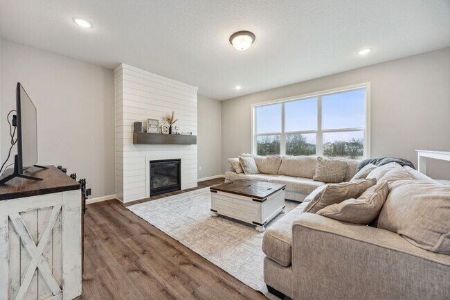 Building Photo - 2442 Buffalo Ridge Dr