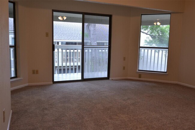 Building Photo - 2379 Briarwest Blvd