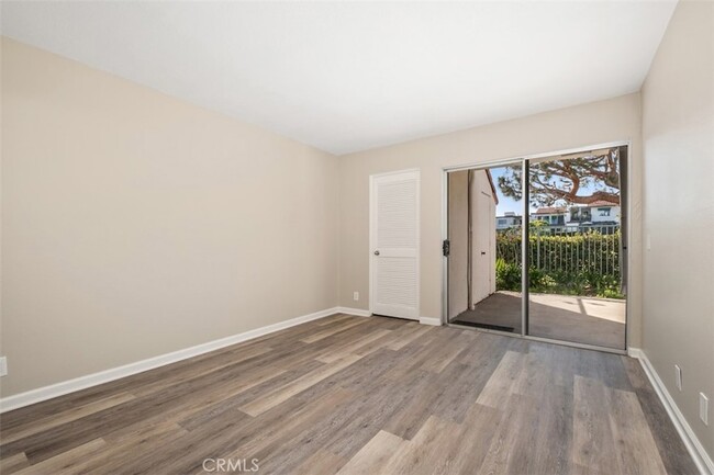 Building Photo - 707 Calle Los Olivos