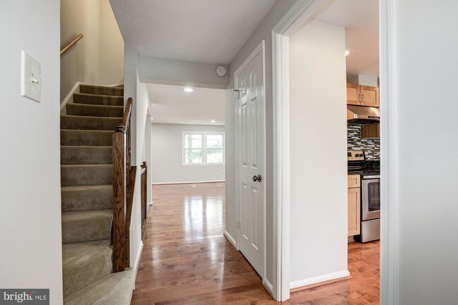Primary Photo - 8231 Goldstream Ct