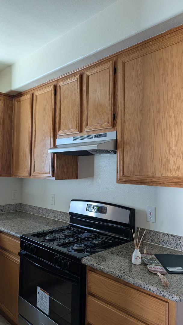 Building Photo - Beautiful 3 bedroom/ 2 bath in gated community. Call or come by to view!