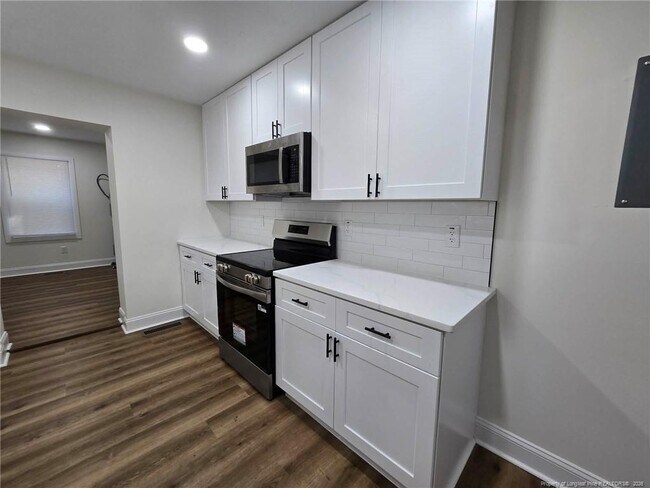 Building Photo - 4909 Walnut Dr