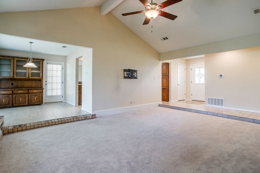 Building Photo - 1804 Impala Dr