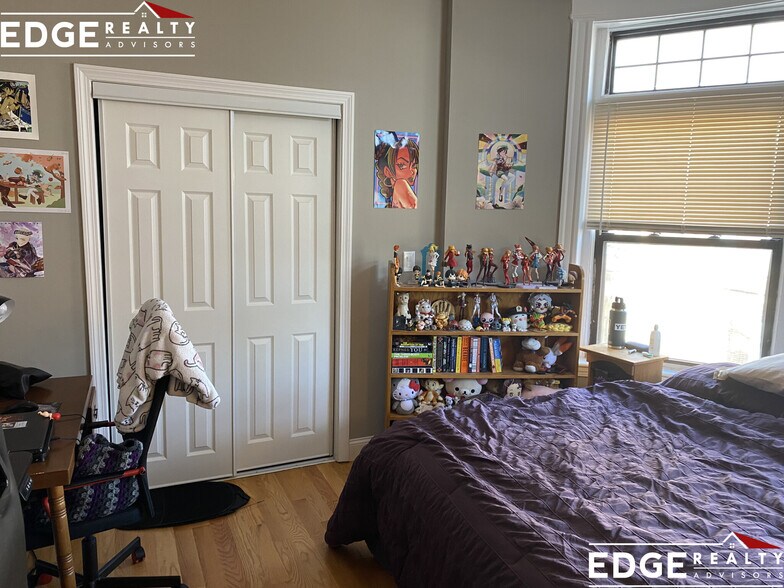 Building Photo - 1914 Beacon St