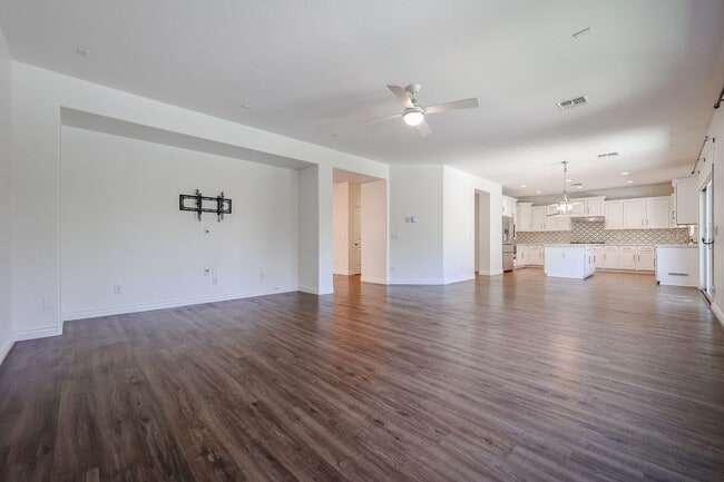 Building Photo - 2744 E Donato Dr