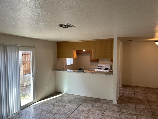 Building Photo - 3509 Shawnee Dr