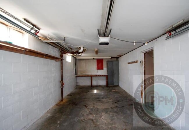 Building Photo - 3 Bed Home | 67th & Blondo