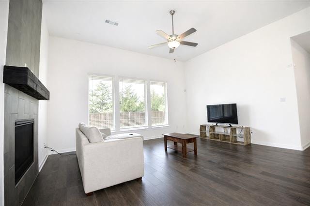 Building Photo - 1819 Navarre Wy