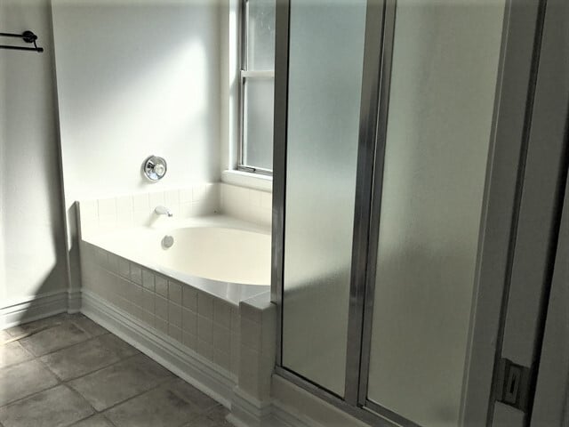 Building Photo - 121 Nottingham Dr E