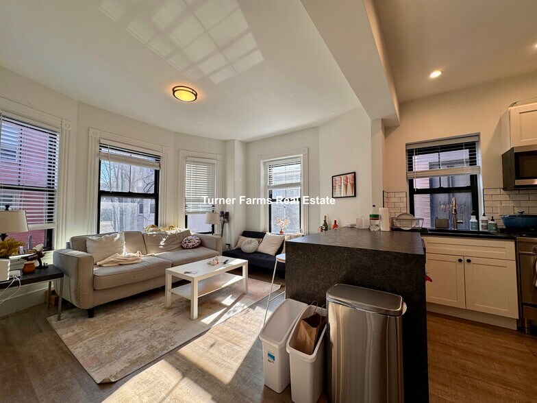 Building Photo - 1510 Tremont St