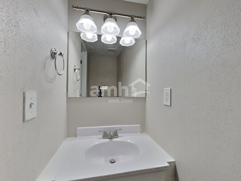 Building Photo - 5521 W Stone Blf Wy