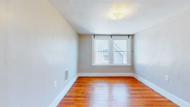 Building Photo - Spacious Apartments in Prime East Rock by East Rock Park!