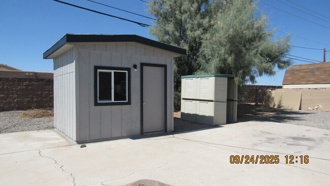 Building Photo - 3 bedroom 2 bathroom with Solar!!!!