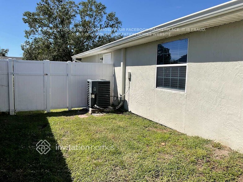 Building Photo - 637 Timber Bay Cir E