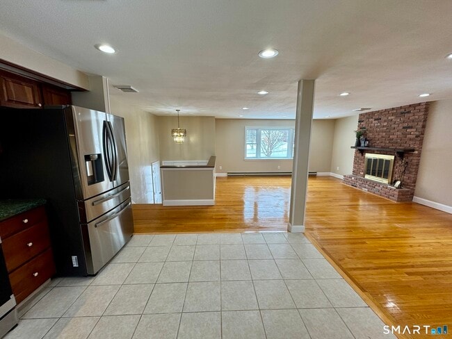 Building Photo - 10 Longview Ln