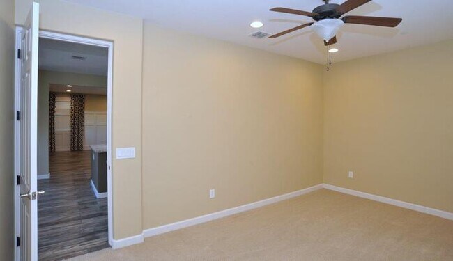 Building Photo - Stunning Executive Home (former model) in ...