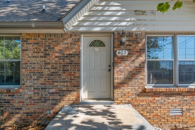 Building Photo - 4 Bedroom Pet Friendly Home For Rent!