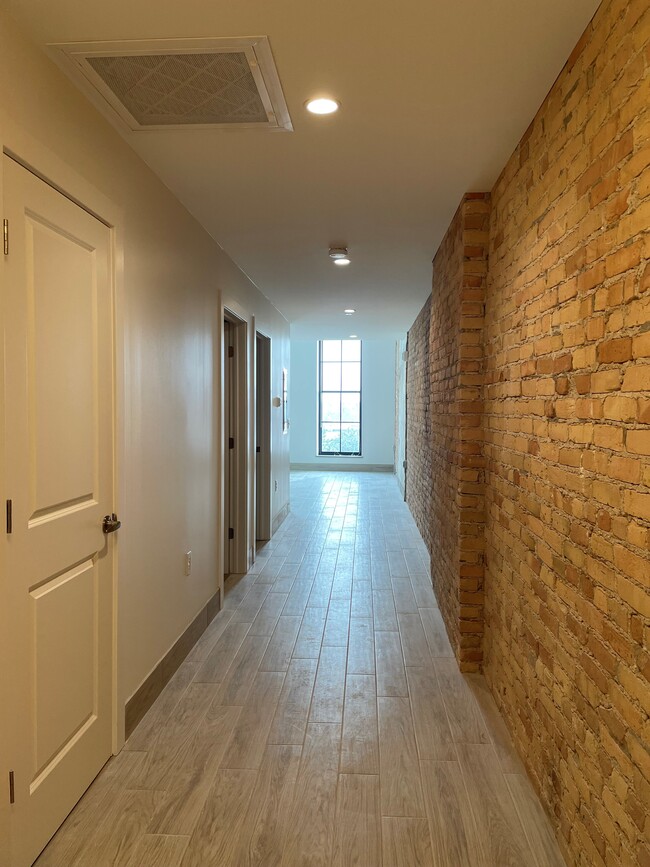 Fort Industry Square 100 N Summit St Toledo OH 43604 Apartment Finder