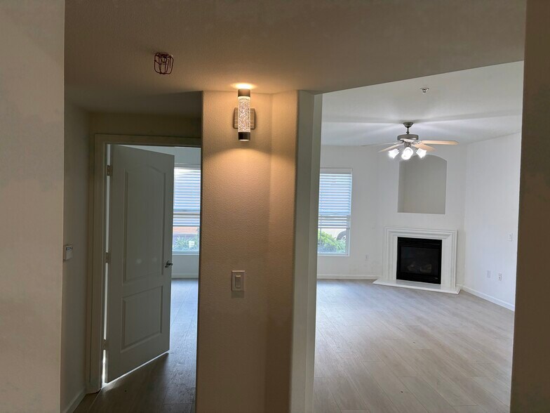 Building Photo - 5350 Dunlay Dr