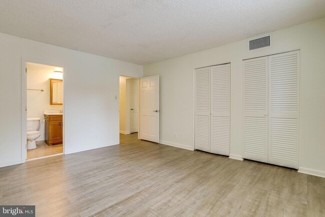 Building Photo - 3800 Fairfax Dr