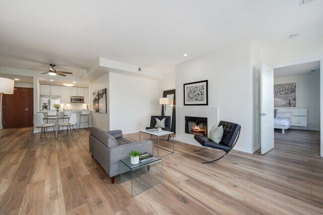 Building Photo - 400 N Clinton St